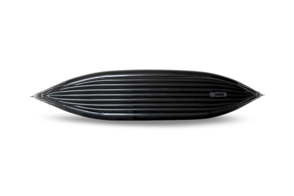 Stable hull design with good tracking performance with fin